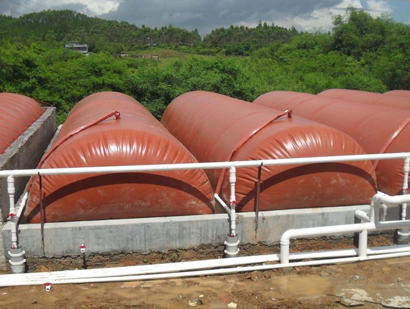 为了防止软体沼气池发生泄漏事故可以采取哪些措施？